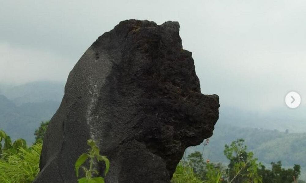 Batu Penunggu Misteri Dan Legenda Dari Jawa