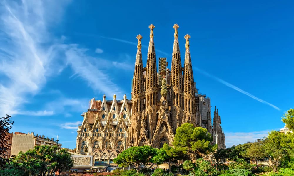 Kuil Sagrada Familia Mahakarya Antoni Gaudí Di Barcelona