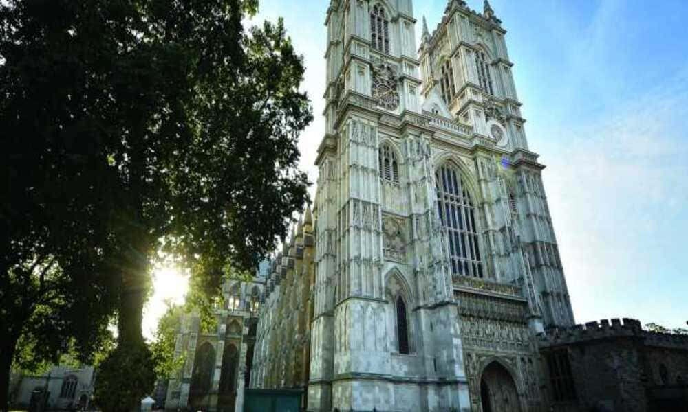 Menara Katedral Winchester Ikon Sejarah Dan Keajaiban Arsitektur Inggris